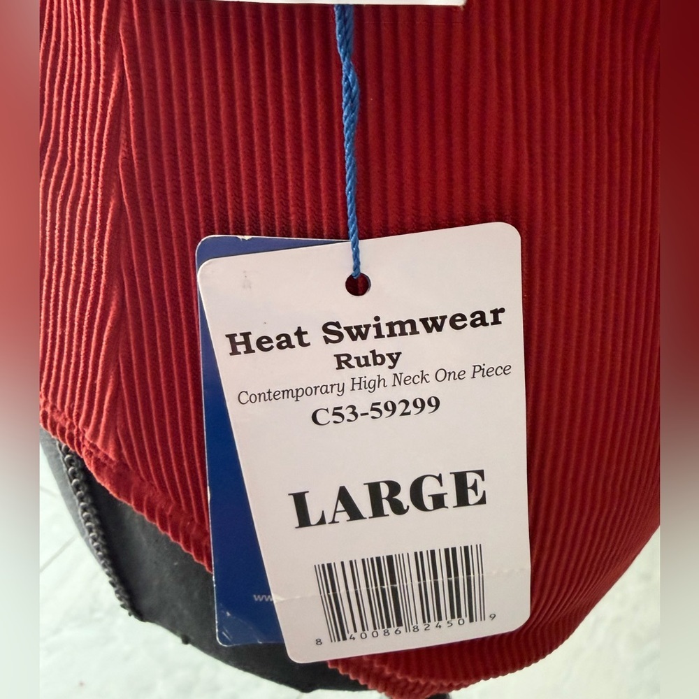 Red Halter One-Piece Swimsuit with Decorative Ring Detail - Picture 4 of 7